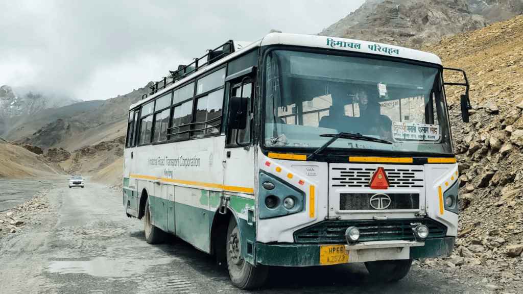 HRTC - bus from Delhi to Manali